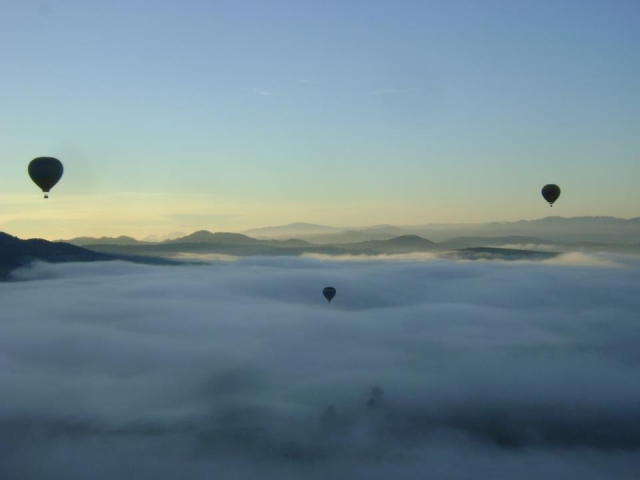  Ballons bei Sonnenaufgang 